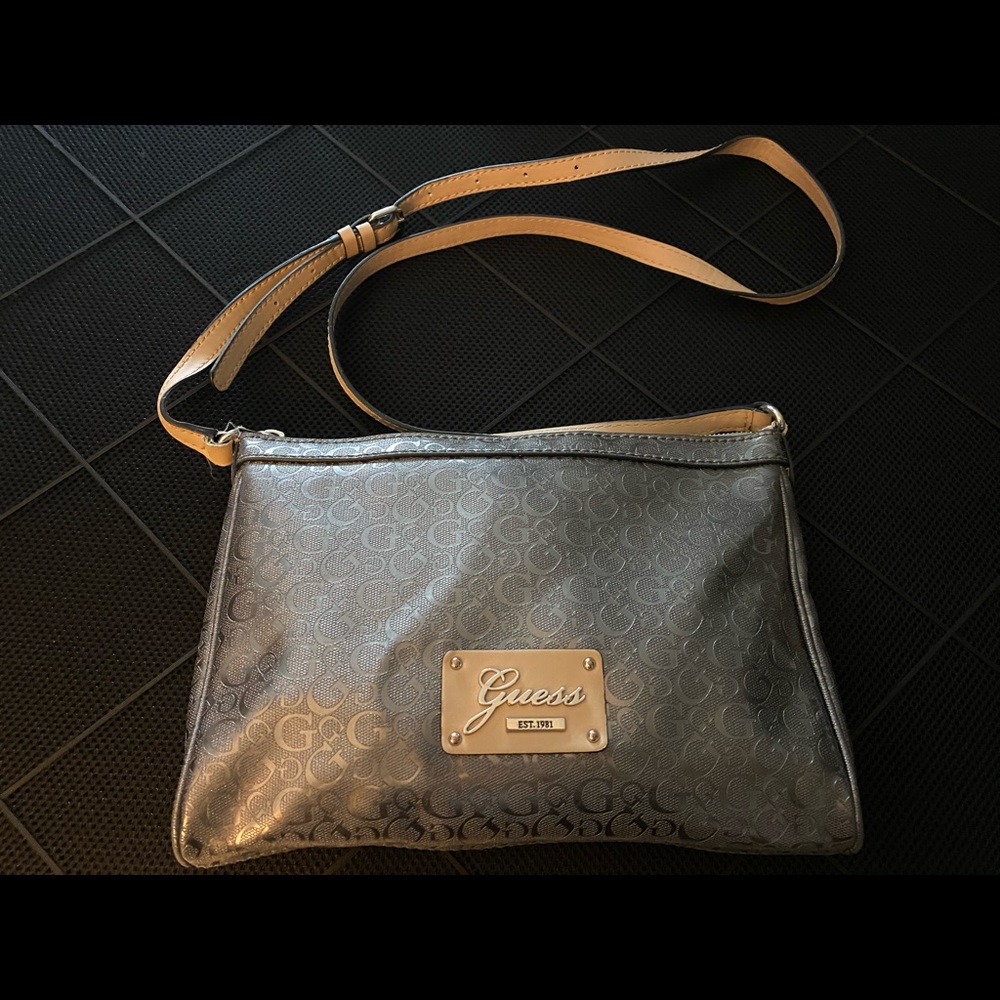Guess shoulder bag.